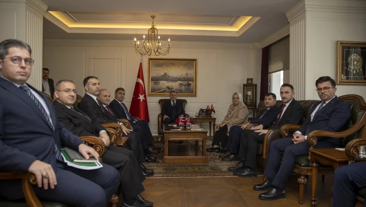 Gençlik ve Spor Bakanı Osman Aşkın Bak, Gençlere Yatırım Yapılmasını İstiyor