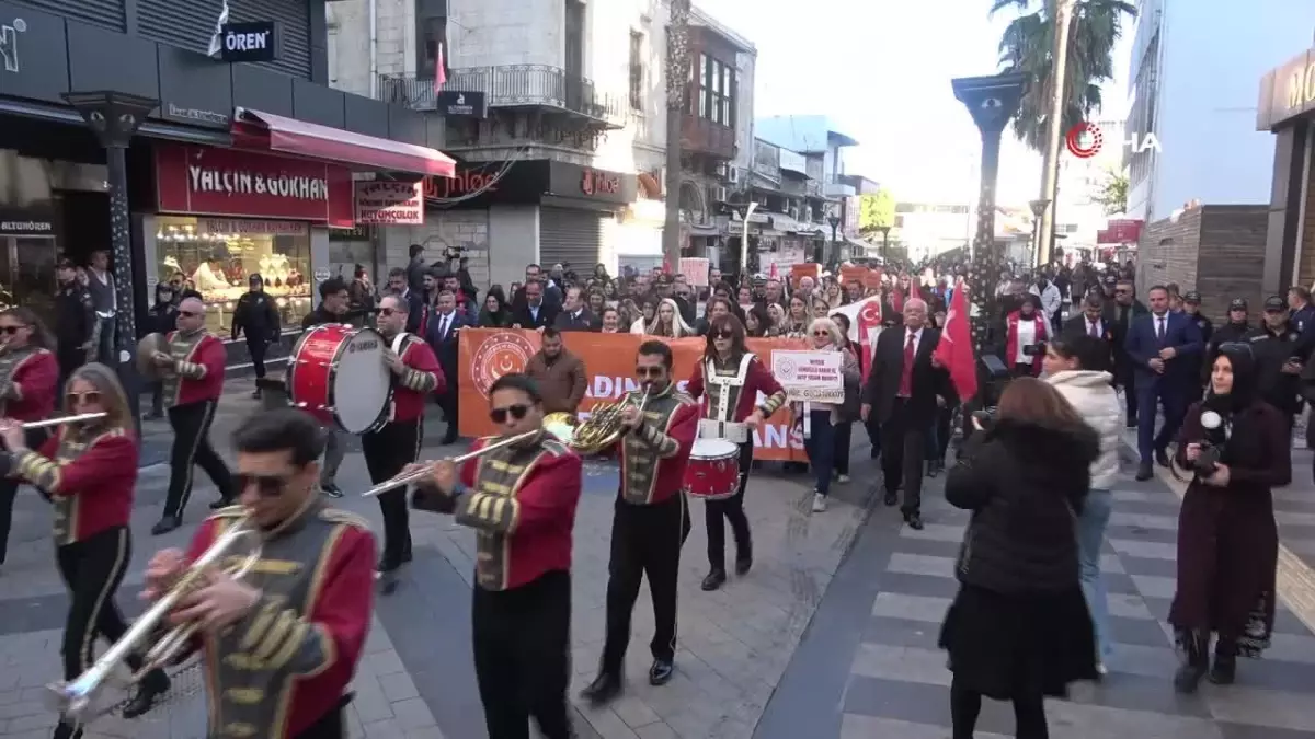 Mersin’de Kadına Şiddete Farkındalık Yürüyüşü